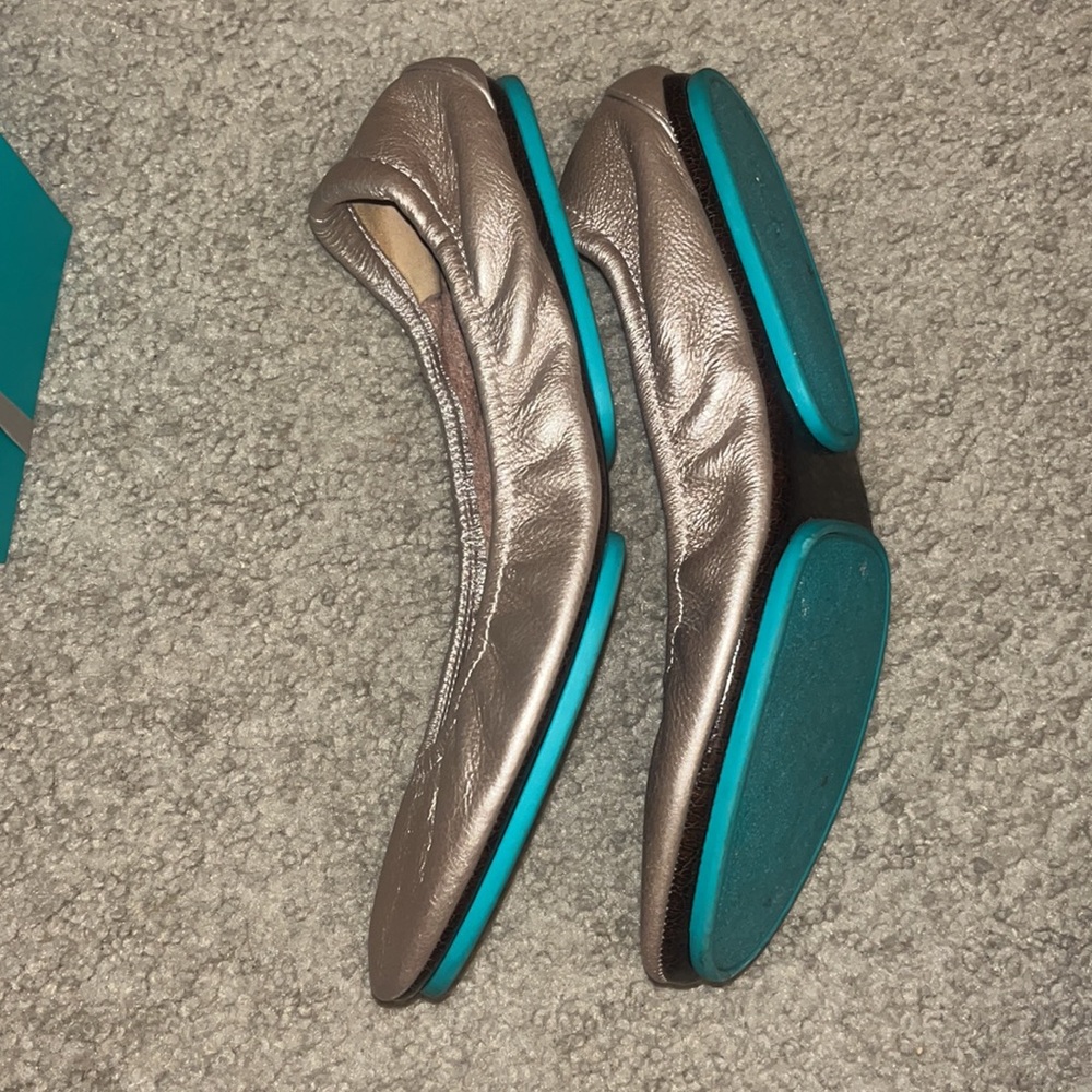 Tieks Foldable Ballet Flats in Rose Gold with Teal Soles - Picture 5 of 6
